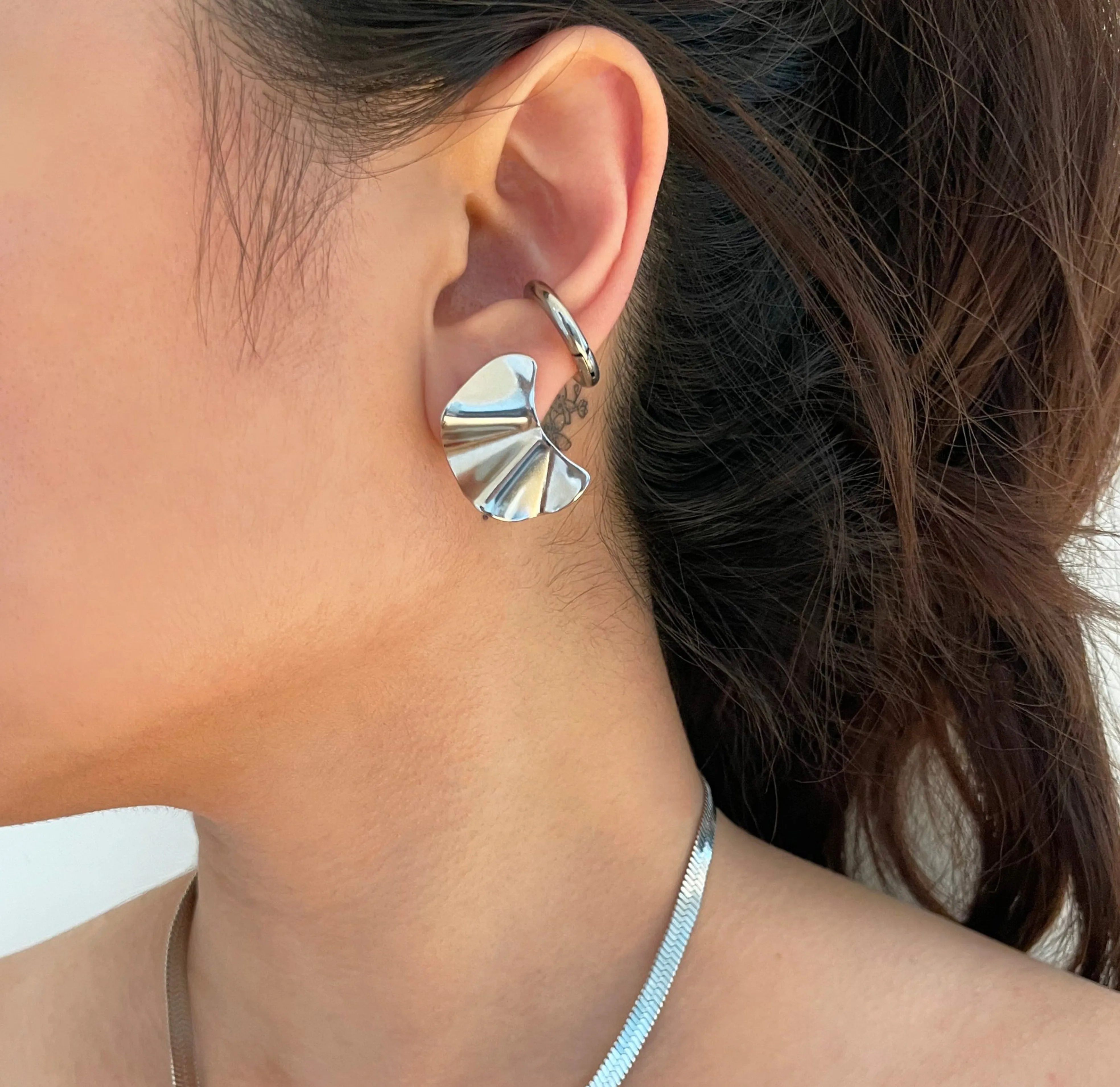 CALI SILVER BOLD EAR CUFF EARRING