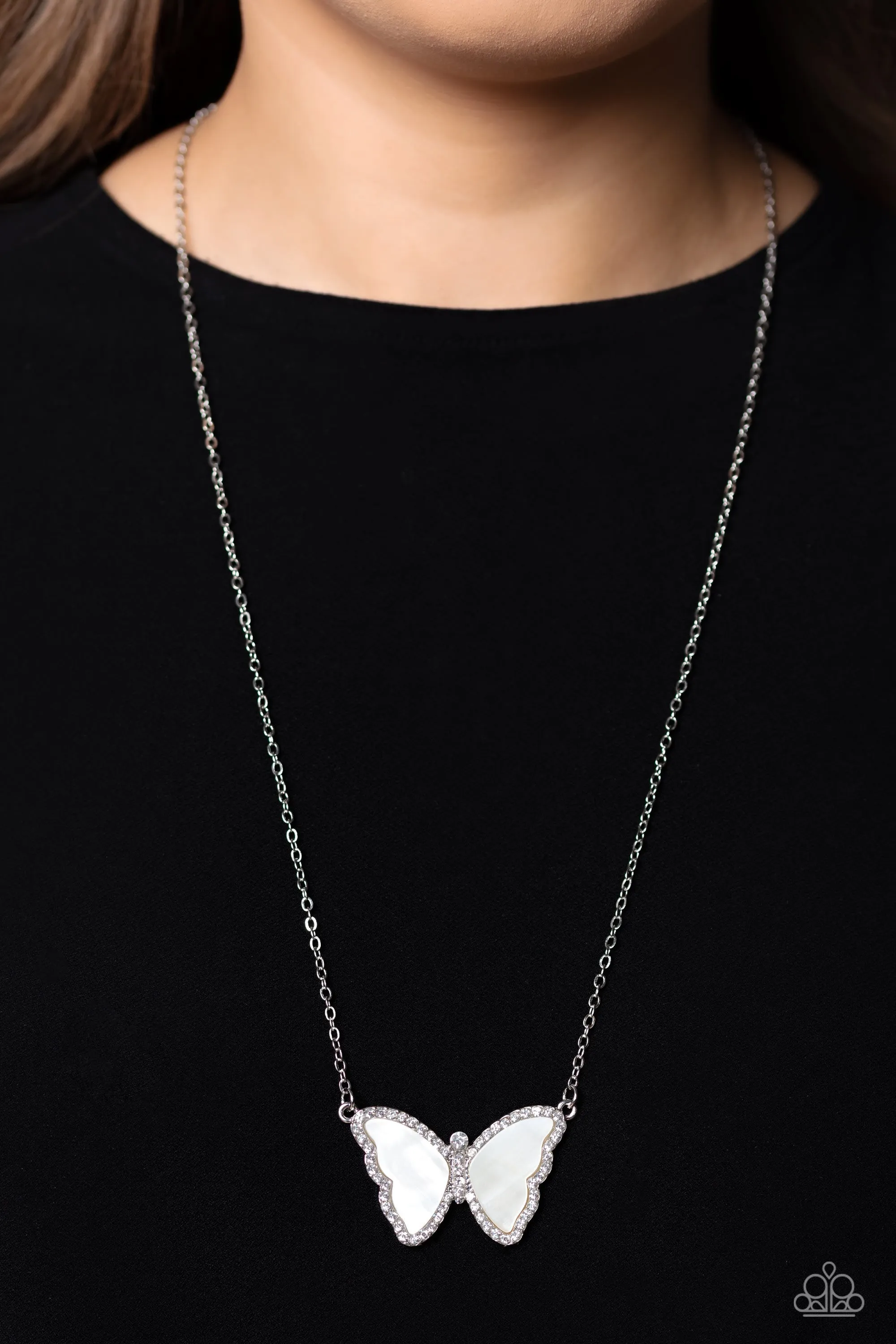 Necklaces SHELL-bound - White N2419 Butterflies