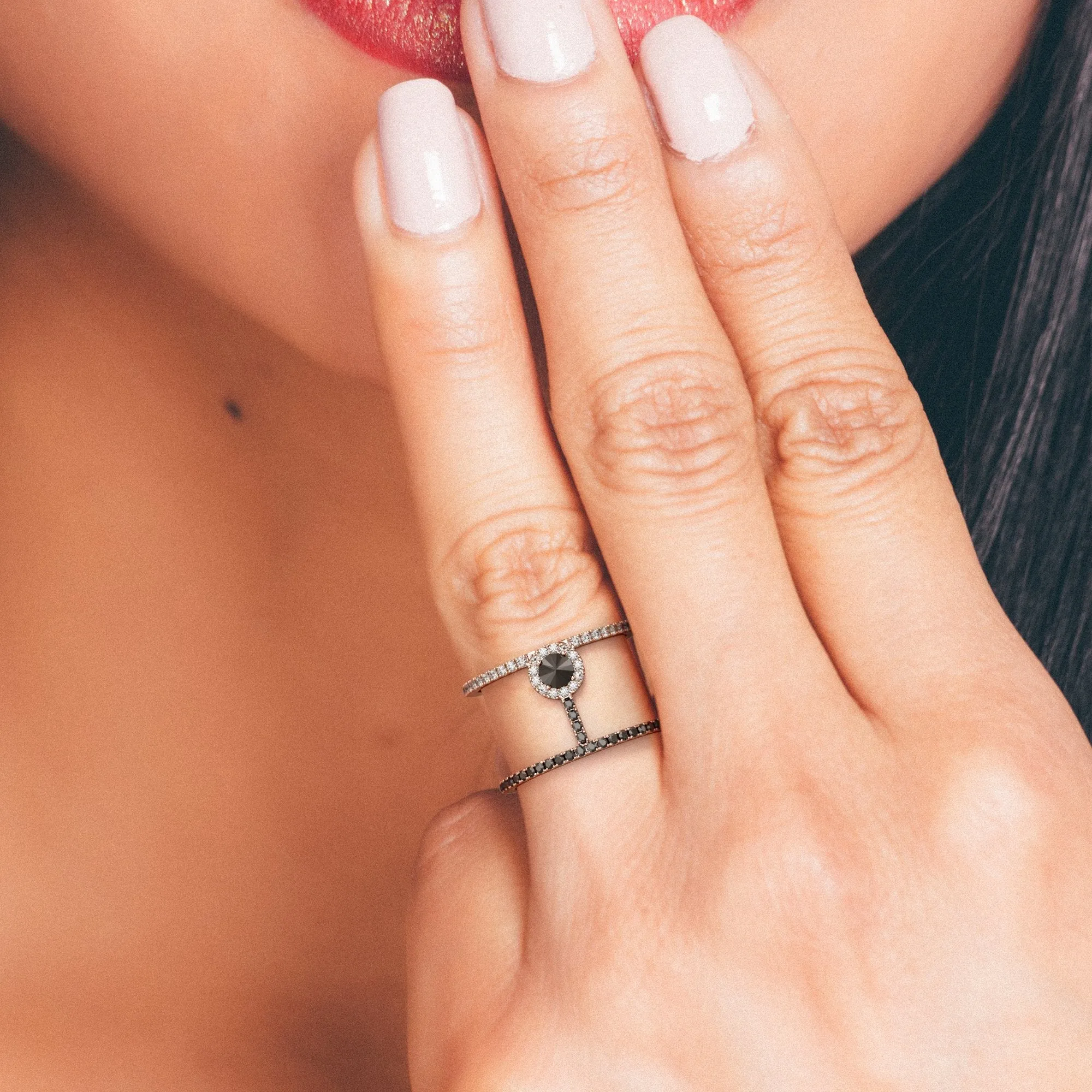 Rosa Negra Unique  Natural Black & White Round Diamond Ring