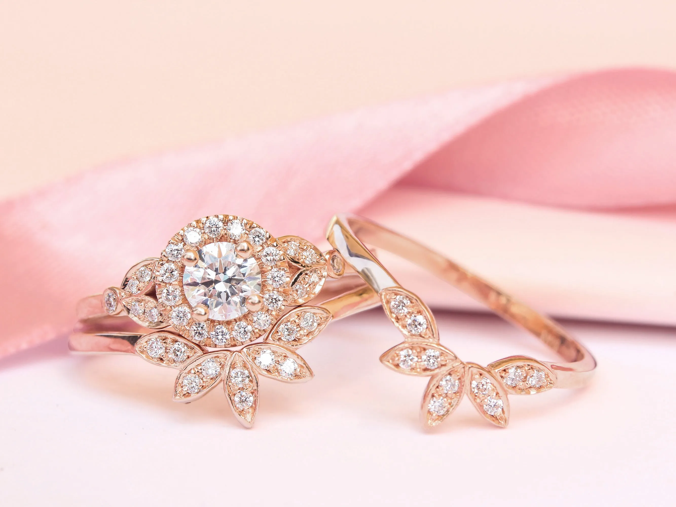 Round Diamond Halo & Leaves Engagement Three Ring Set Rome ♥