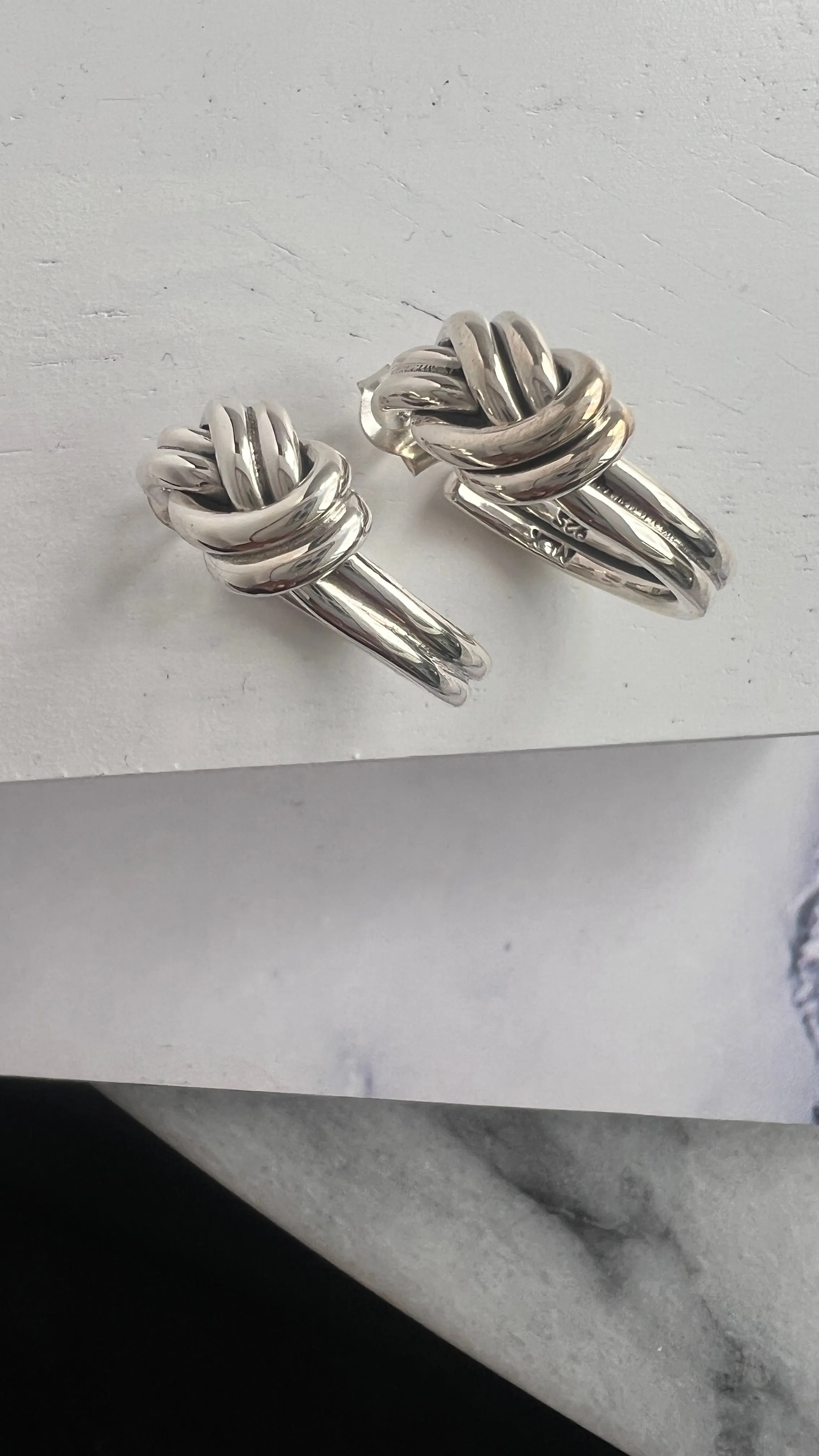 Simple Connected Double Knot Hoops