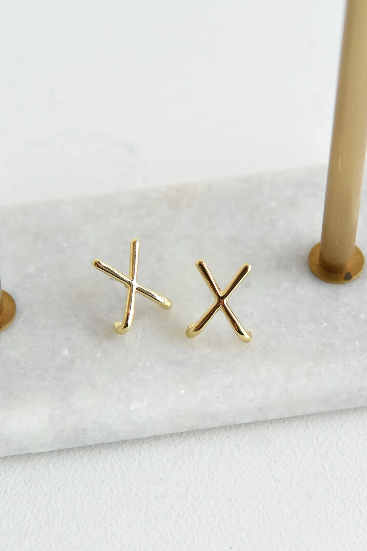 SIMPLE X STUD EARRINGS