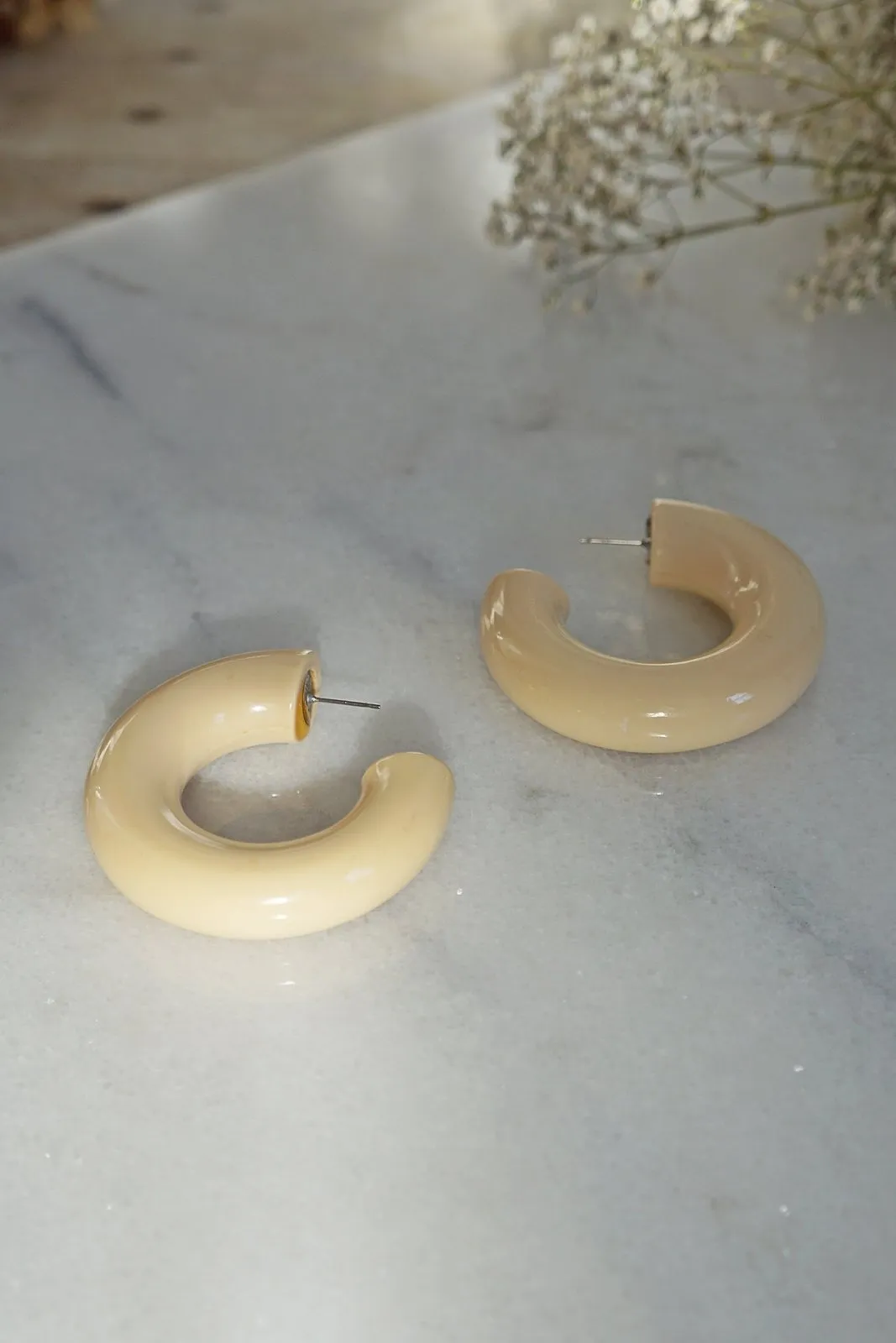 Vintage Eggshell Hoop  Bold Lucite Earrings